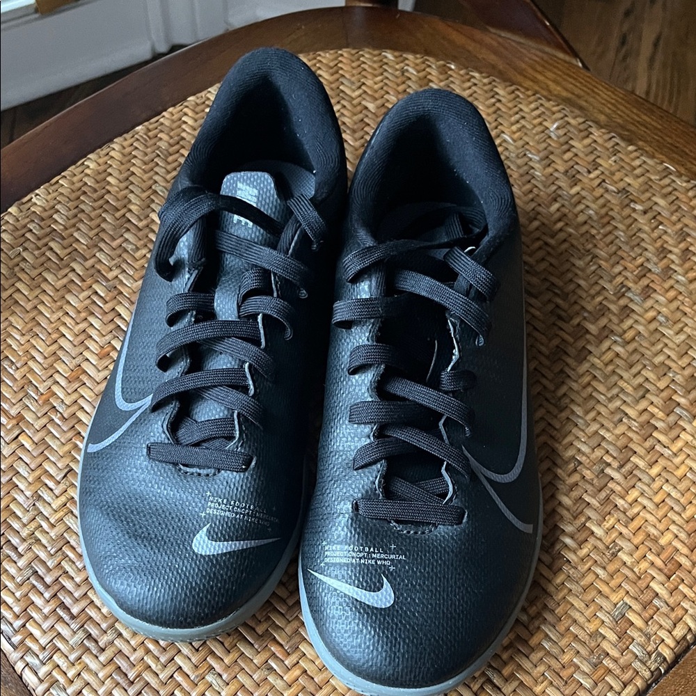 Nike Kids Indoor/ Turf soccer shoes Black and Gray Sneakers